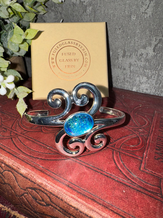 Scroll Comfort bangle with glass oval cabochon