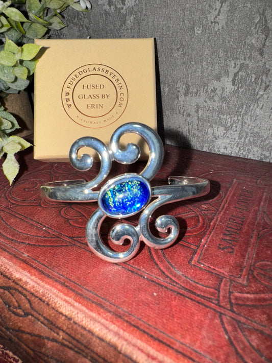 Scroll Comfort bangle with glass oval cabochon
