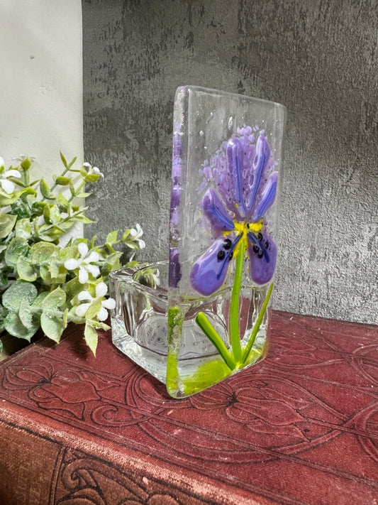 Customer order for Carol Tobin Tea light “Iris”.