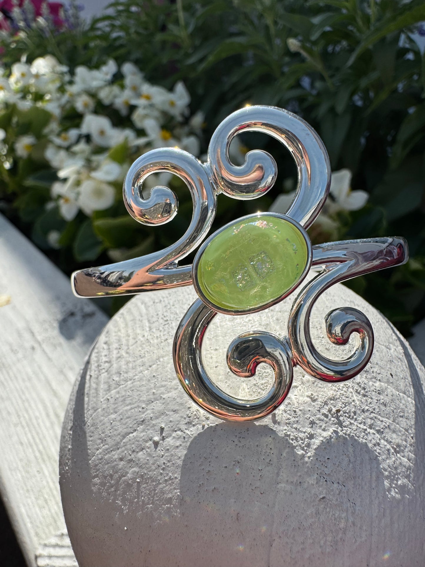 Scroll Comfort bangle with glass oval cabochon