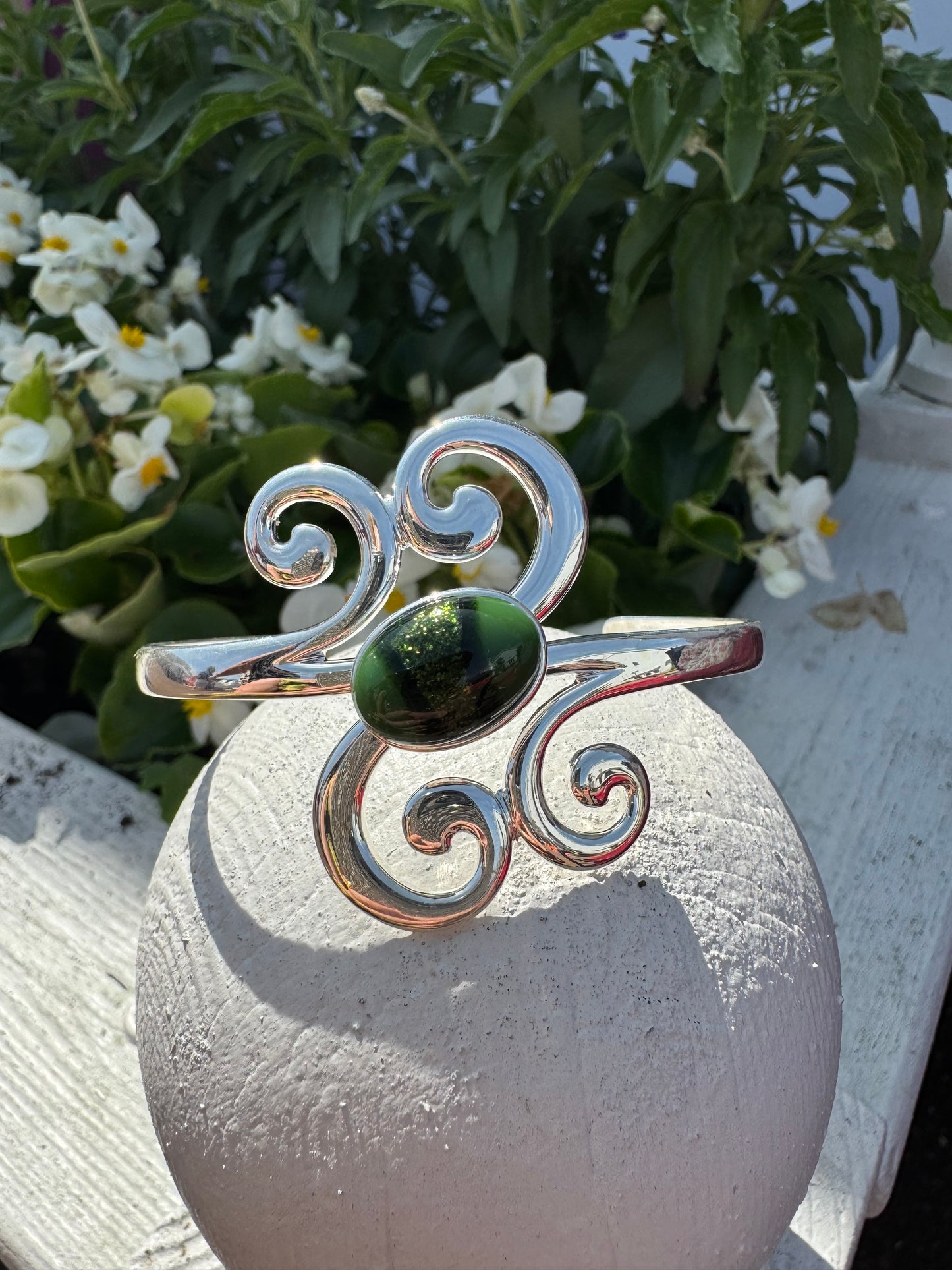 Scroll Comfort bangle with glass oval cabochon
