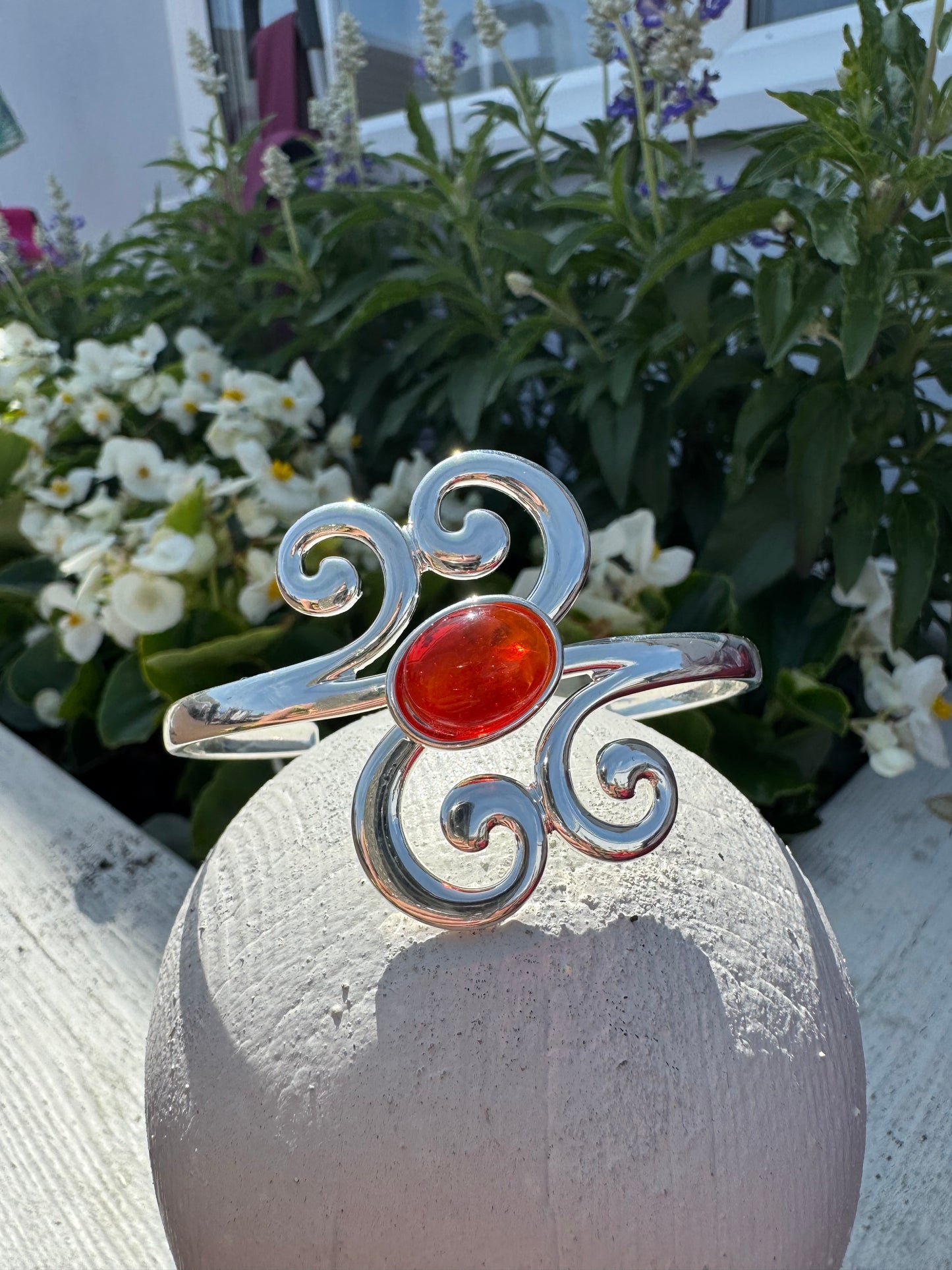 Scroll Comfort bangle with glass oval cabochon