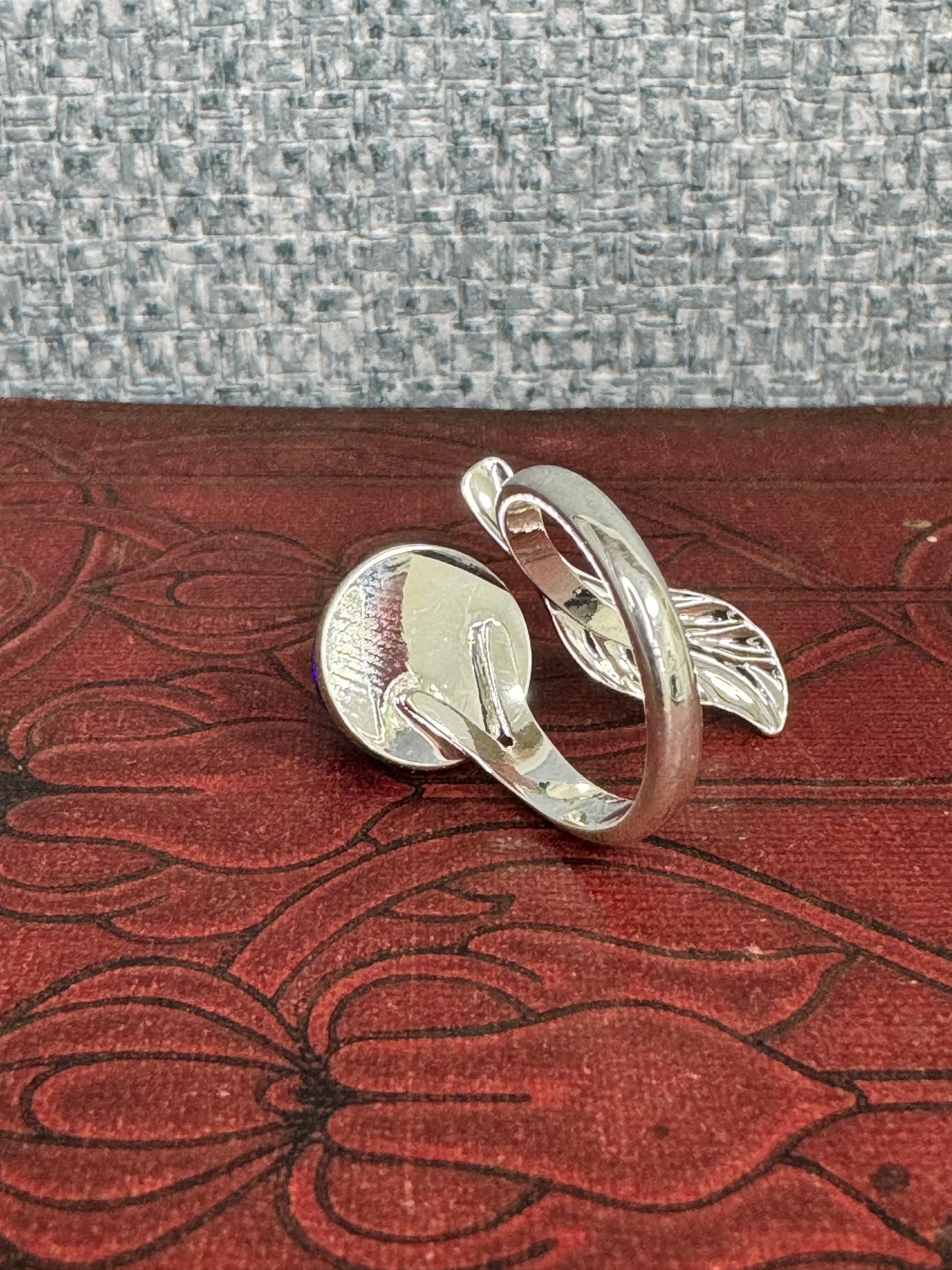 Silver plated adjustable leaf ring blue Green glass